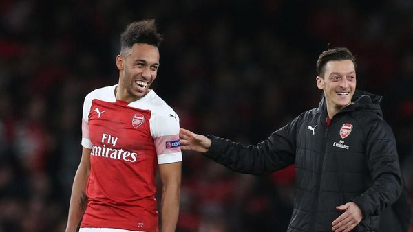 Latih Arsenal, Arteta Disarankan Jual Oezil dan Aubameyang