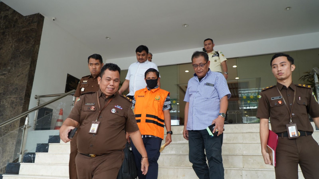 Penyidik Pidsus Kejati Riau Tahan Eks Teller BRK Syariah Inhu Kuala Kilan