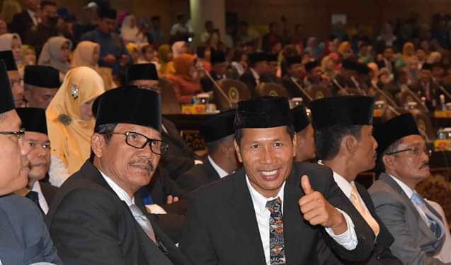 Mantap, Engah Eet Dilantik Bersama 65 Anggota DPRD Riau