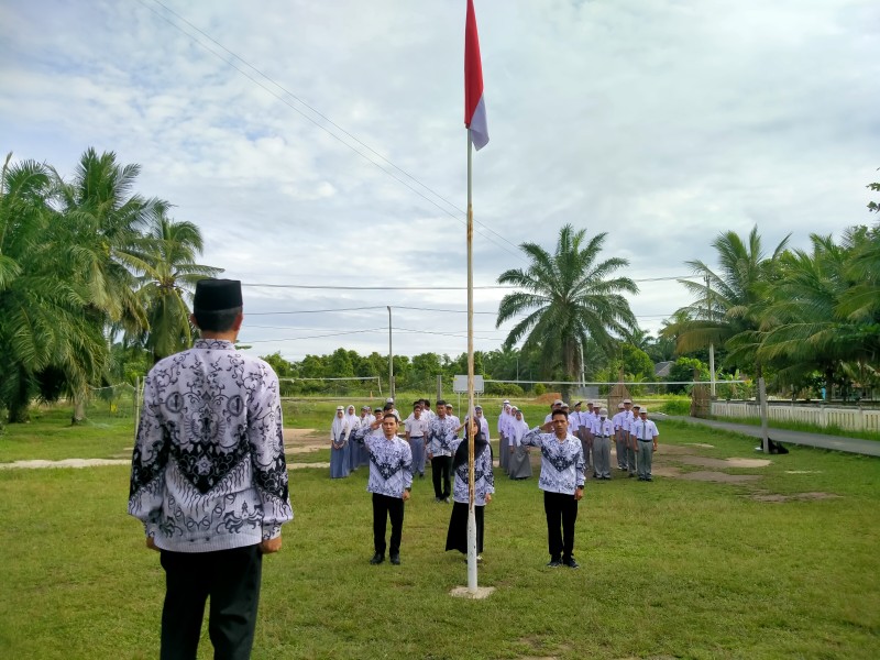 HGN 2025, M. Taufik : Guru Merasa Bahagia, Tidak Dengan Guru SMKN 1 Bandar Laksamana