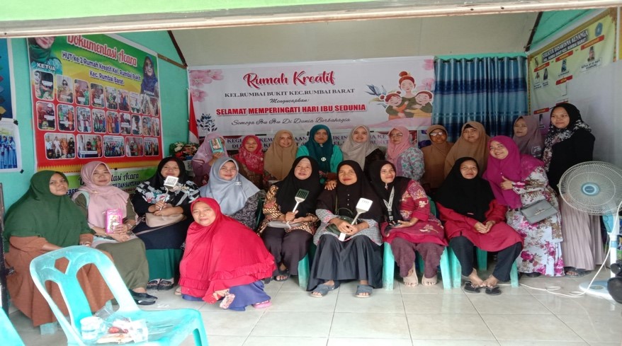 Tim PKM Dosen FEB Unilak Beri Pelatihan Kemasan dan Merek di Rumah Kreatif Rumbai Bukit