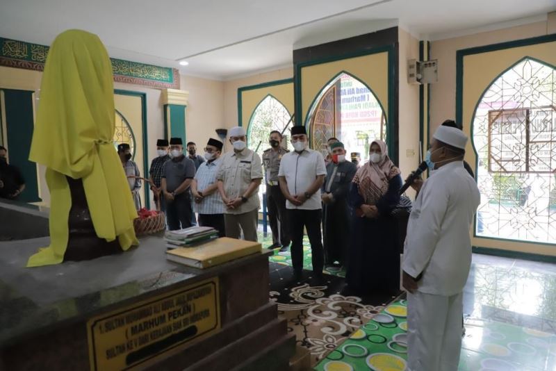 Kapolda Riau Ziarah Makam Marhum, Pendiri Kota Pekanbaru