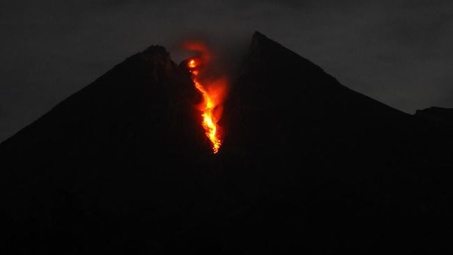 Gunung Merapi Kembali Luncurkan Guguran Lava Pijar